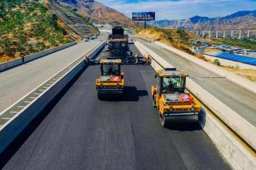 攀枝花至大理智慧交通建设高速公路项目全球首次无人施工